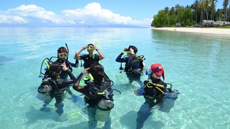 advanced open water training dive at mabul