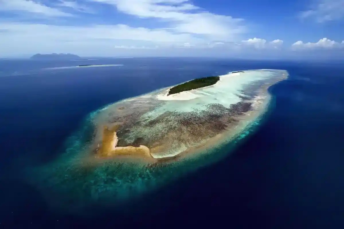 mataking island sandbar aerial between the two islands